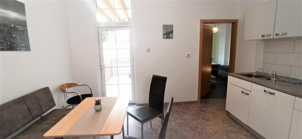 Apartment Fuer Bis Zu 7 Personen Mit Balkon Halberstadt Exterior photo